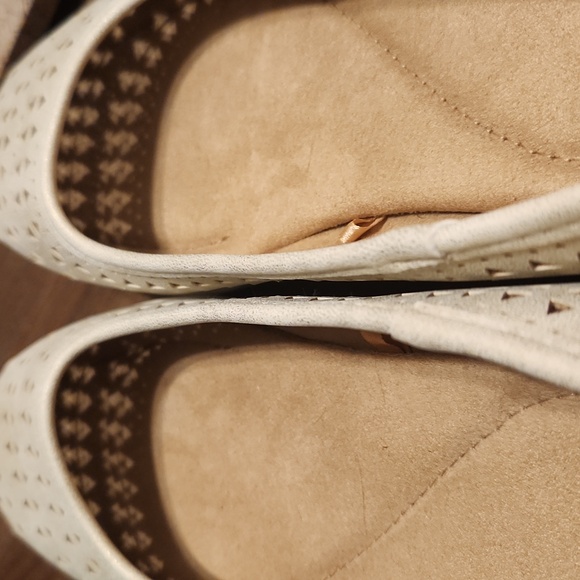 Cliffs By White Mountain Cut-Out Flats, Size 10M - Picture 8 of 9